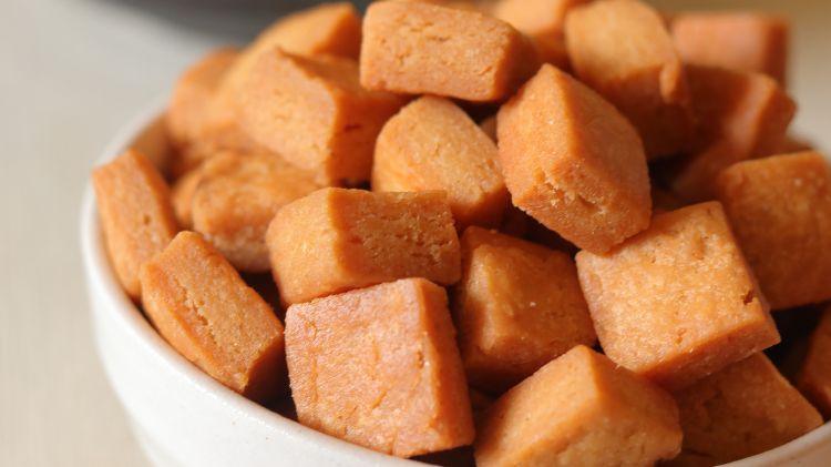 Traditional Crispy Shakarpara – Sweet & Crunchy Indian Snack 400gm