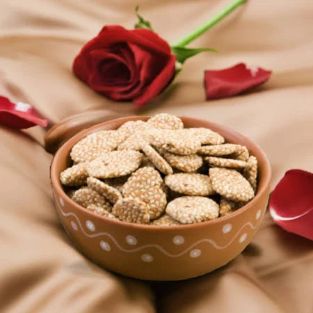 Premium Til Gur Revdi – Crispy & Crunchy Sesame Jaggery Candy | Chinki Snacks